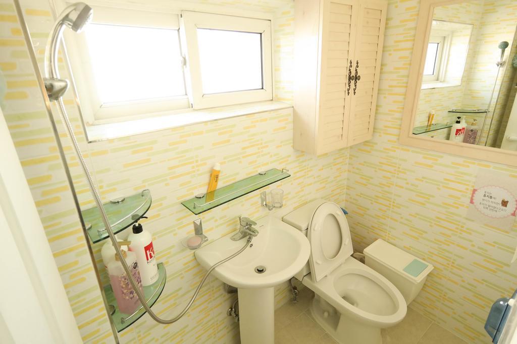 Linker Partyhouse Hotell Andong Exteriör bild